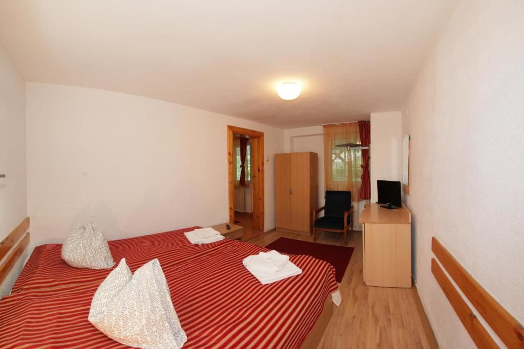 Гостевой дом HOSTEL Casa Cristina Буштени-49